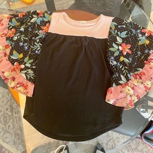 Flutter sleeve Baea top